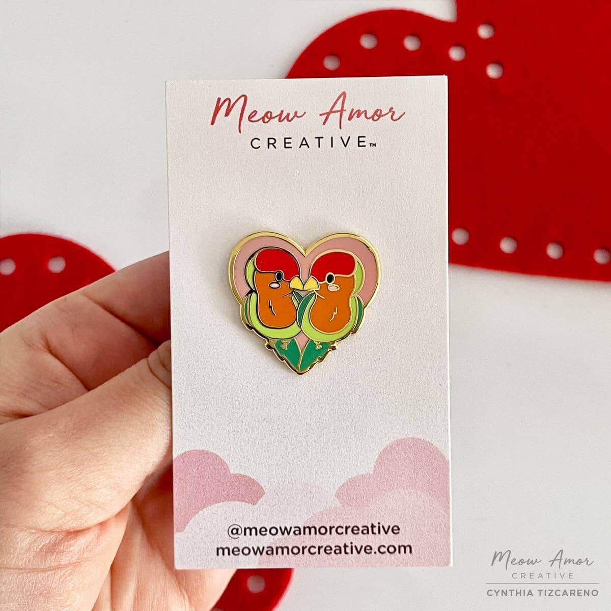 Love Birds Enamel Pin - Adorable love birds can be the perfect gift